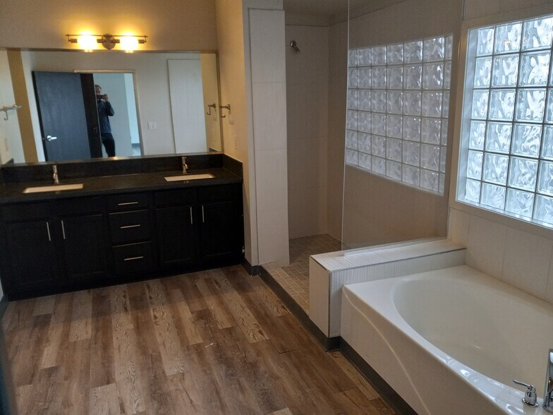 More Photos Of 4071 Silvestri Ln, Las Vegas Showroom For Sale