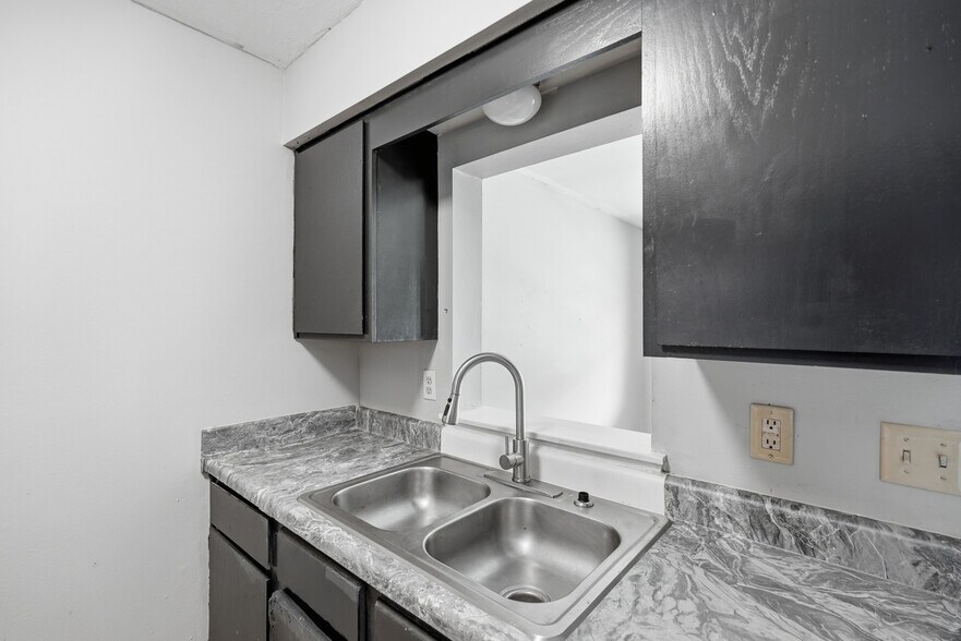 More Photos Of 433 Bradley Rd, Warren Apartments For Sale