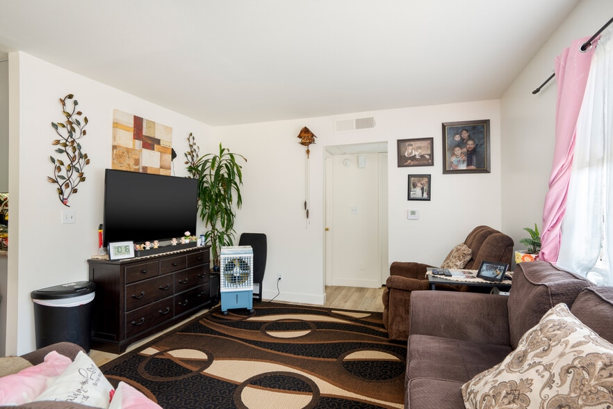 More Photos Of 6924 Woodman Ave, Van Nuys Apartments For Sale