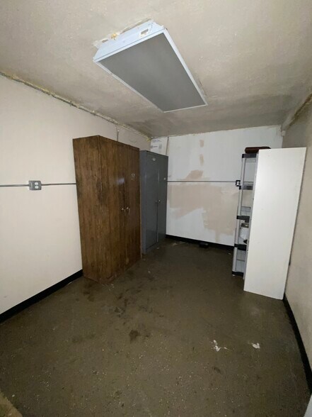 More Photos Of 266 Button Ave, Manteca Warehouse For Lease