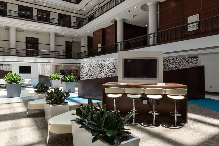 More Photos Of 900 Jackson St, Dallas Office For Lease