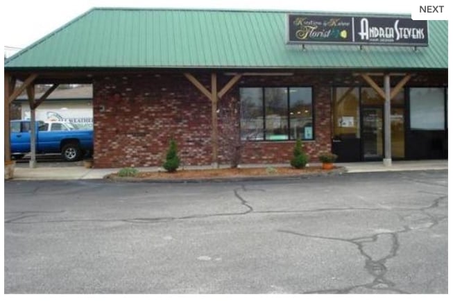 More Photos Of 3 Bourbon St, Peabody Freestanding For Sale