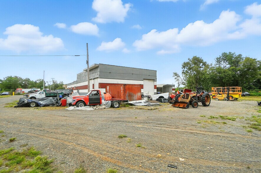 More Photos Of 603 S Broadway St, Dayton Warehouse For Sale