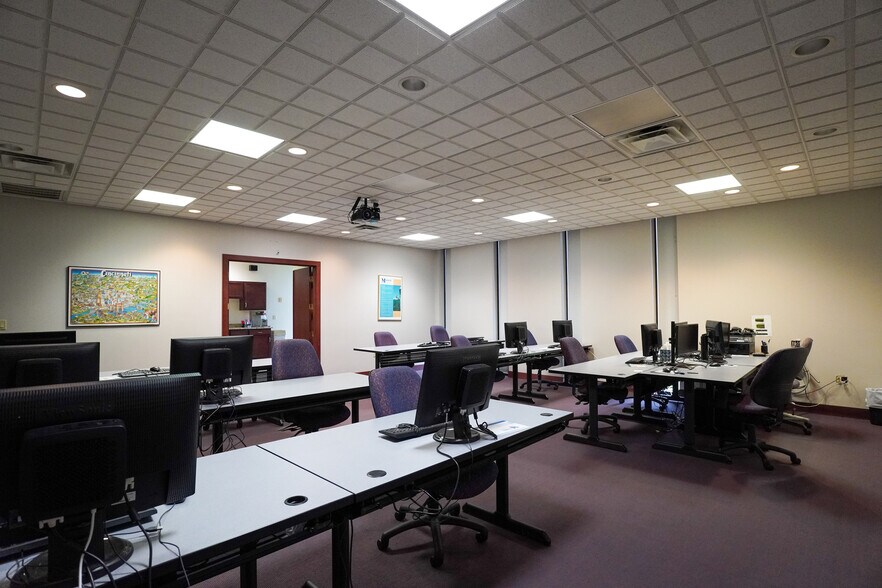 More Photos Of 10385 Spartan Dr, Evendale Light Manufacturing For Lease