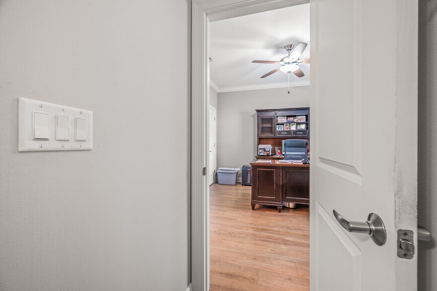 More Photos Of 10351 Chemstrand Rd, Pensacola Office For Sale