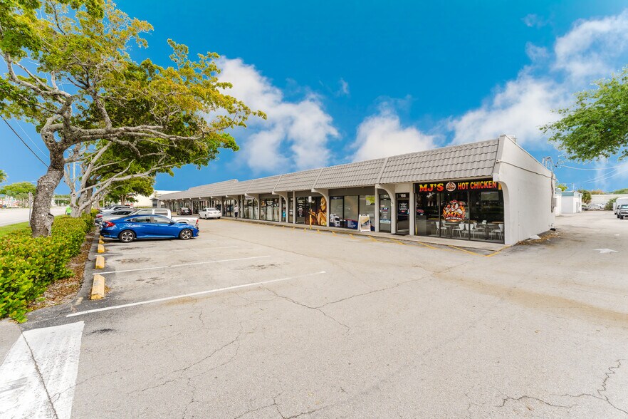 More Photos Of 132-158 NW 20th St, Boca Raton Unknown For Lease