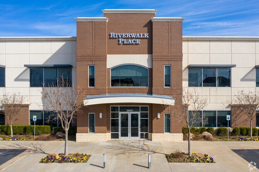 More Photos Of 2900 S Telephone Rd, Moore Office For Lease