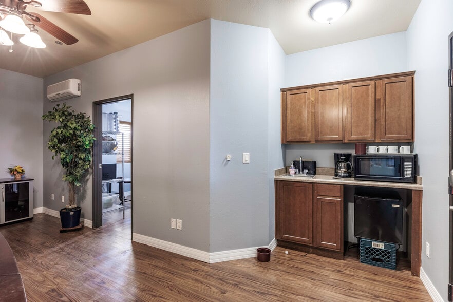 More Photos Of 16286 S Sunland Gin Rd, Arizona City Rehabilitation Center For Sale