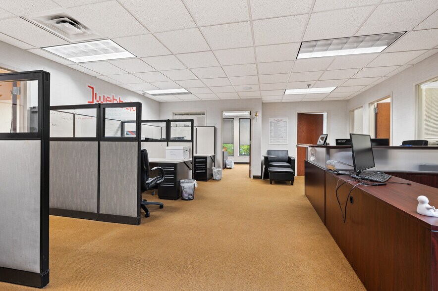 More Photos Of 5000 Stonewood Dr, Wexford Medical For Lease