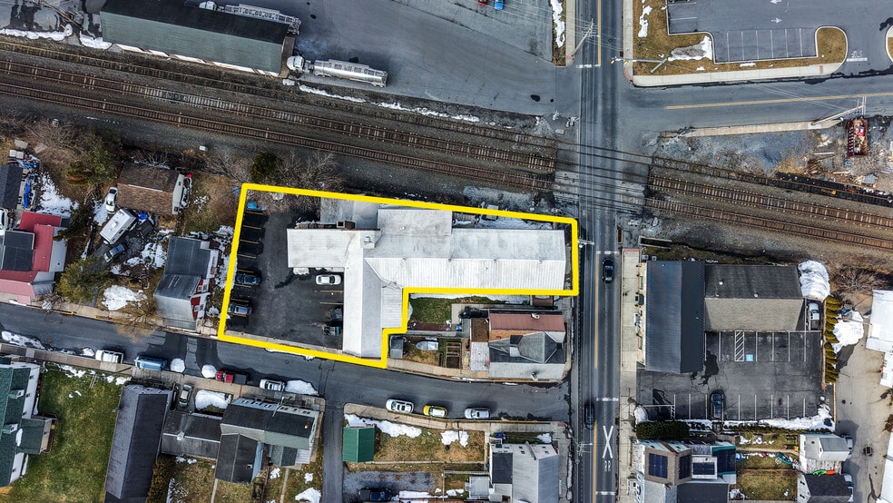 More Photos Of 102 S Richmond St, Fleetwood Warehouse For Sale