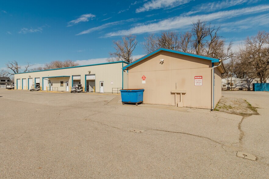 More Photos Of 3101 S Broadway St, Wichita Freestanding For Sale