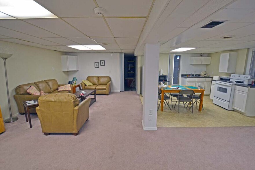 More Photos Of 3214 N Illinois St, Swansea Medical For Sale