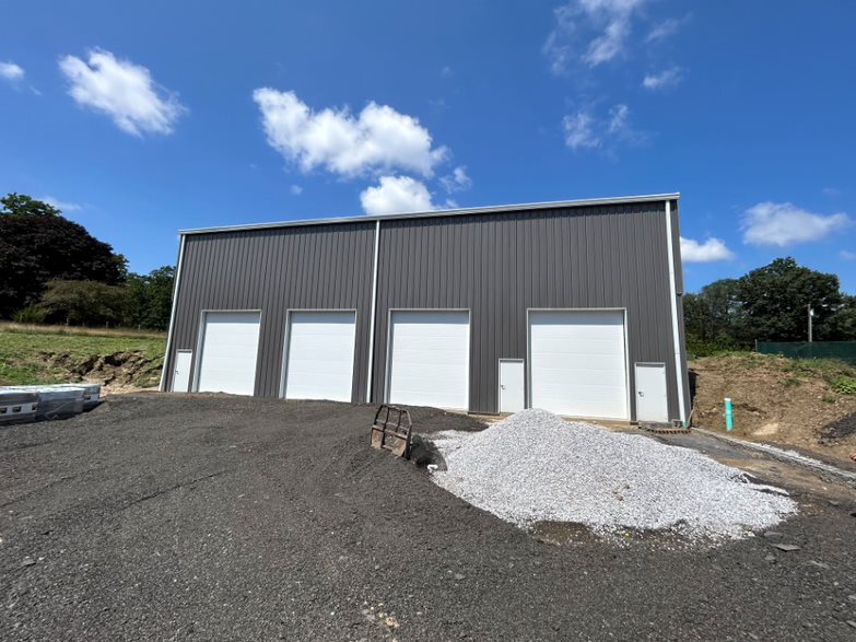More Photos Of 199 Pickett District Rd, New Milford Warehouse For Lease