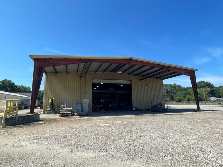 More Photos Of 3209 S Church St, Rocky Mount Warehouse For Lease