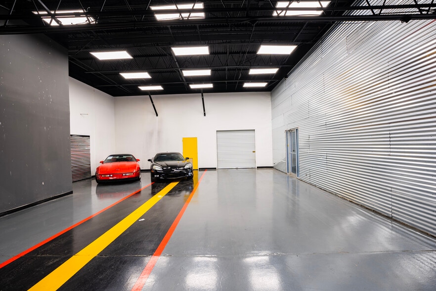 More Photos Of 1365 Regal Row, Dallas Distribution For Sale