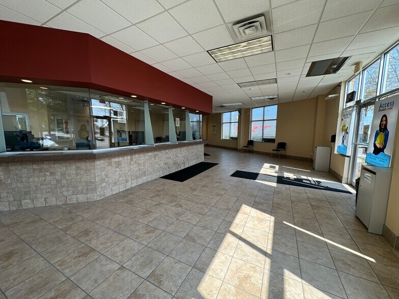 More Photos Of 1375 Huron Church Rd, Windsor Freestanding For Lease