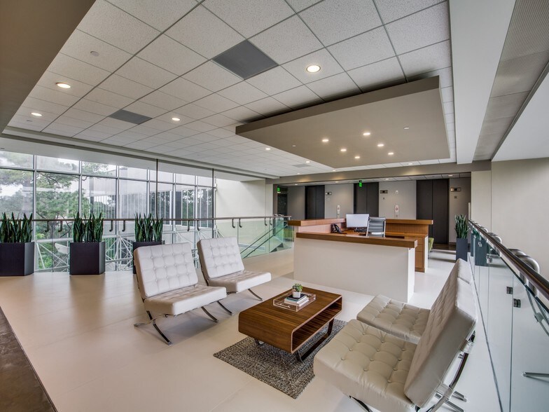 More Photos Of 2001 Timberloch, The Woodlands Office For Lease