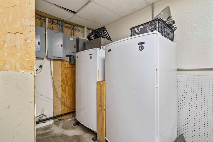 More Photos Of 205 Maple St, Overbrook Mixed Retail For Sale