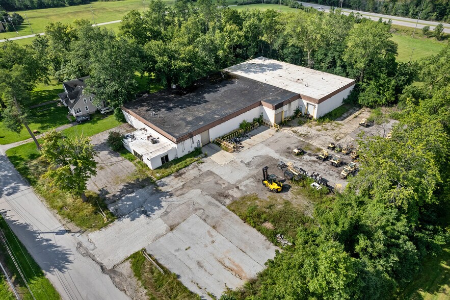 More Photos Of 60 Williams St, Grand River Warehouse For Sale