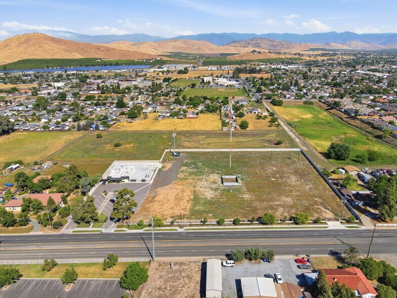 More Photos Of 1660 N Newcomb St, Porterville Coworking Space