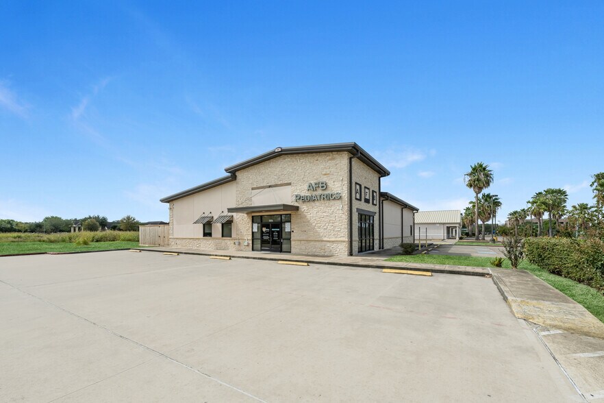 More Photos Of 3326 Watters Rd, Pasadena Office For Sale