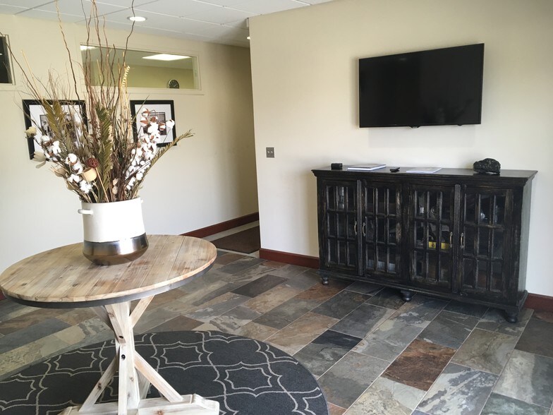 More Photos Of 3006 Mount Vernon Rd, Hurricane Office Residential For Sale