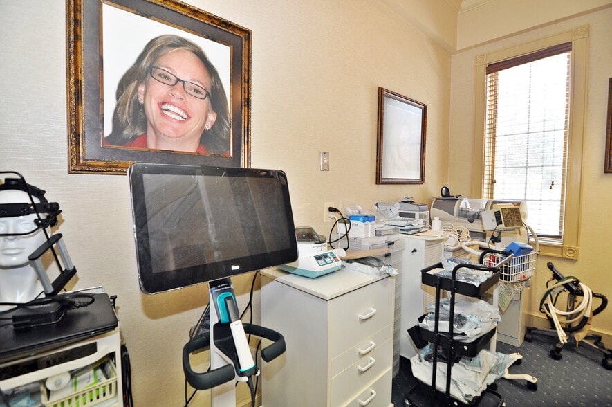 More Photos Of 10614 Warwick Ave, Fairfax Office For Lease