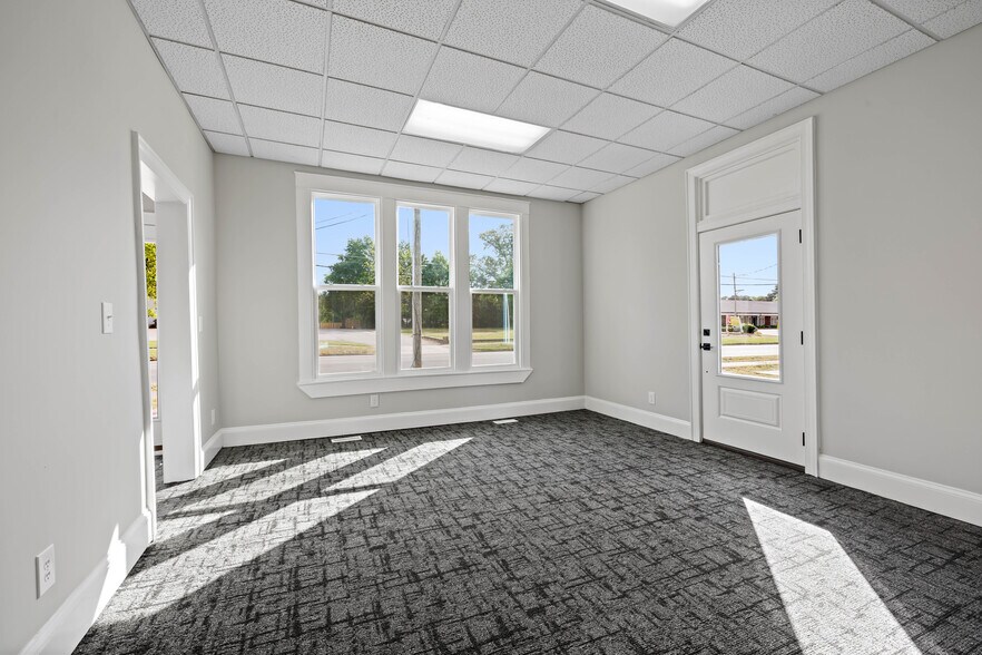 More Photos Of 504 W Broad St, Dunn Office For Sale