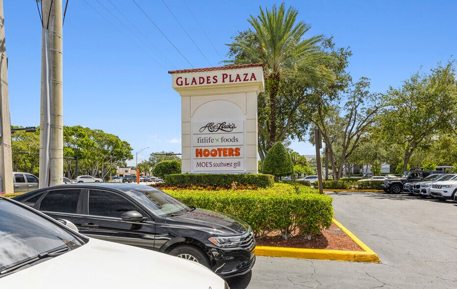 More Photos Of 2200-2222 Glades Rd, Boca Raton Unknown For Lease