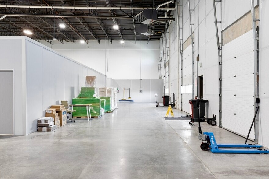 More Photos Of 4121 34th St, Orlando Warehouse For Lease