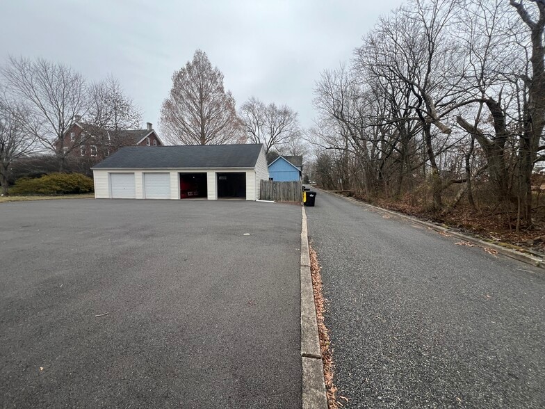 More Photos Of 162 N 4th St, Telford Specialty For Lease