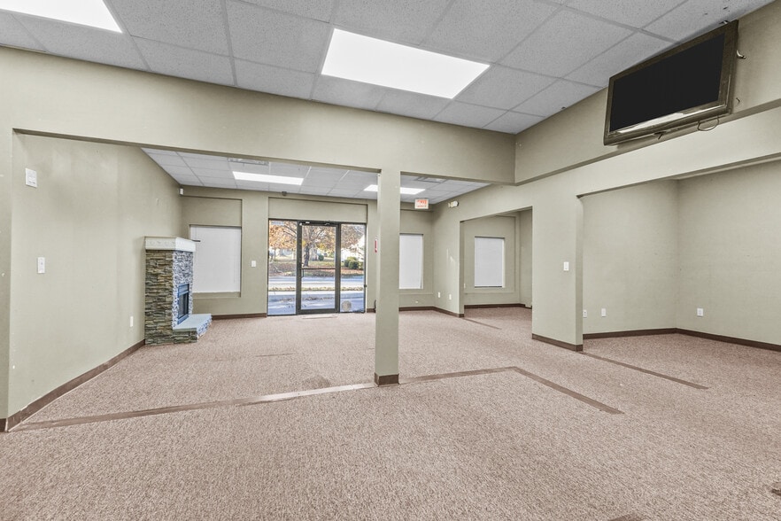More Photos Of 495 Central Ave, Seekonk Medical For Lease