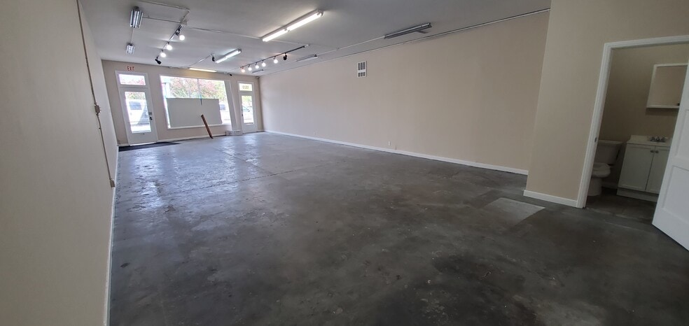 More Photos Of 1523 Woodside Rd, Redwood City Storefront For Lease