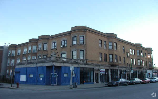Primary Photo Of 1014-1036 W Leland Ave, Chicago Storefront Retail Residential For Lease
