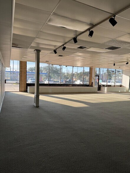 More Photos Of 1980 W FM-1960, Houston Freestanding For Lease