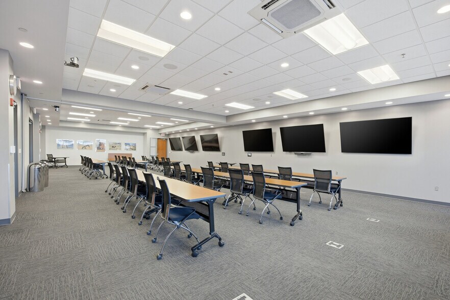 More Photos Of 644 E Beaton Dr, West Fargo Office For Lease