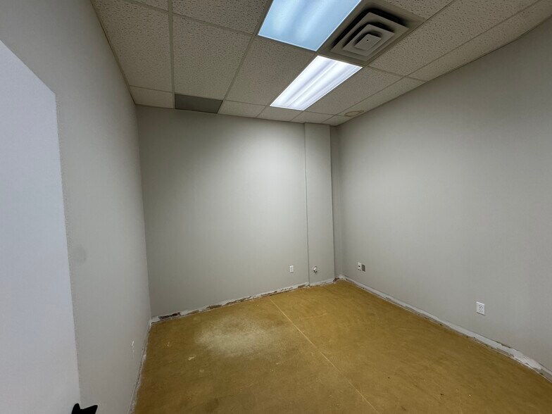 More Photos Of 295 Southgate Dr, Guelph Flex For Lease