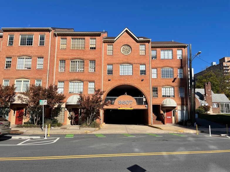 Primary Photo Of 8607-8609 2nd Ave, Silver Spring Medical For Sale