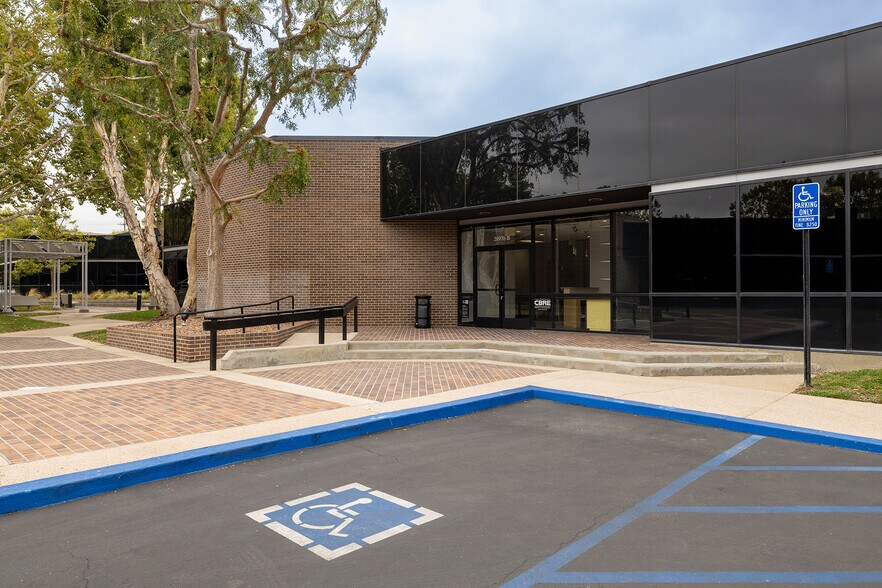 More Photos Of 20970 Warner Center Ln, Woodland Hills Medical For Sale