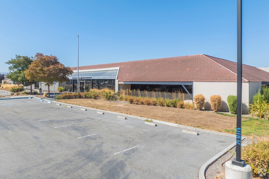 Primary Photo Of 4800 Patrick Henry Dr, Santa Clara Research And Development For Lease