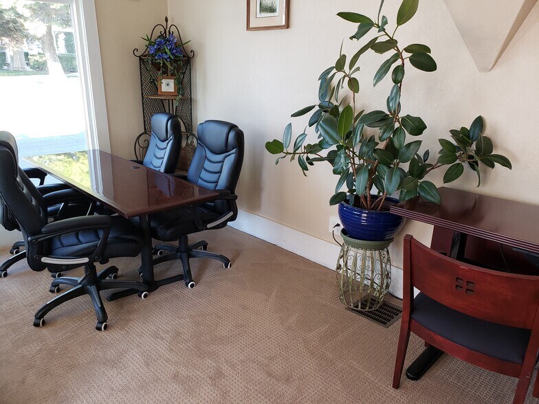 More Photos Of 12 S San Gorgonio Ave, Banning Storefront Retail Office For Lease