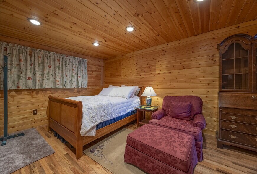 More Photos Of 815 Main Ave, Tillamook Hotel For Sale