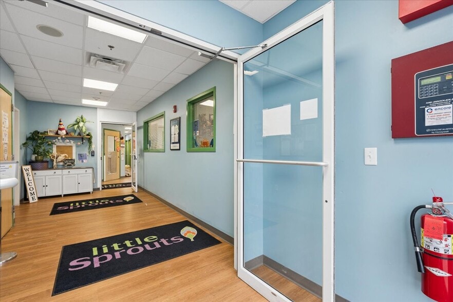 More Photos Of 443 W Lowell Ave, Haverhill Office For Sale