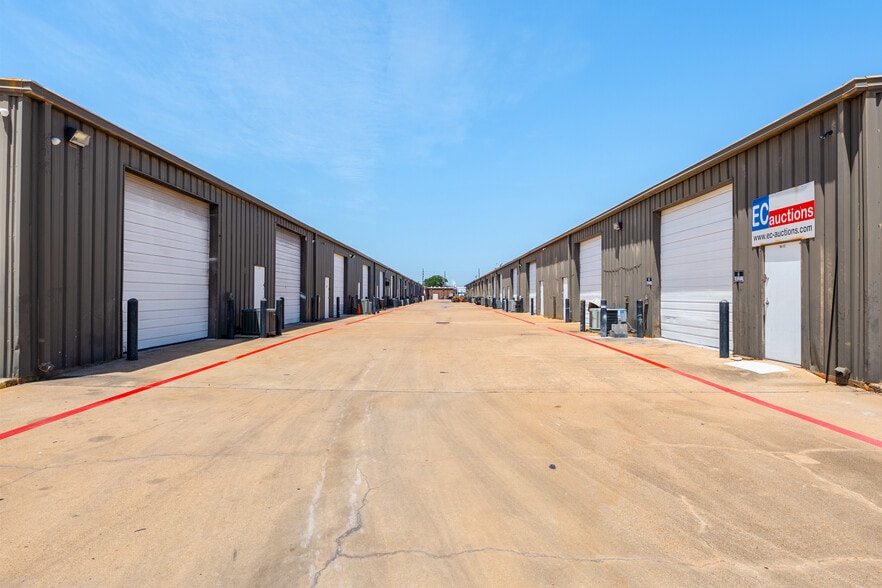 More Photos Of 12999-13003 Murphy Rd, Stafford Unknown For Lease