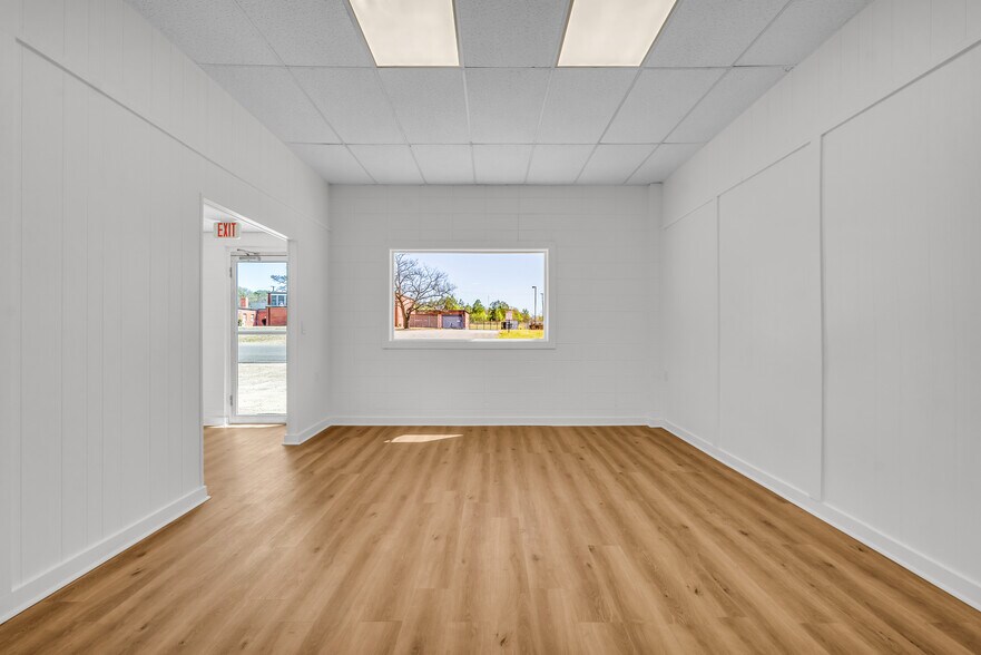 More Photos Of 110 Willow Rd, Starkville Light Distribution For Sale