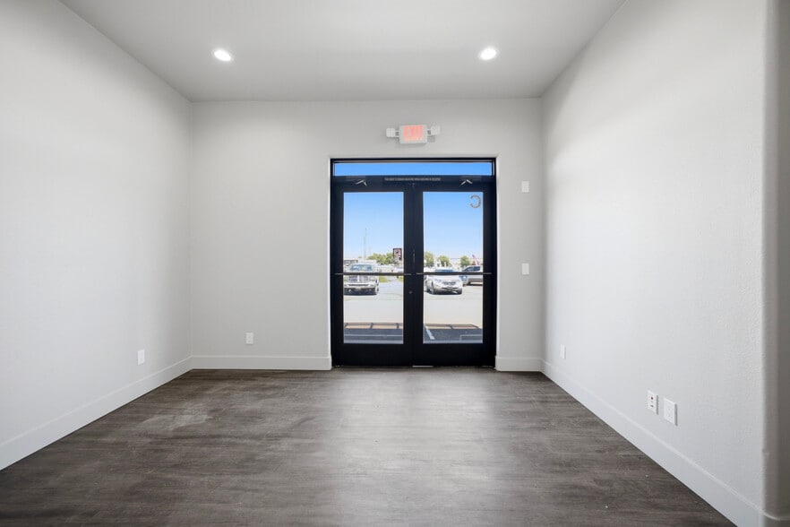 More Photos Of 3939 N Stockton Hill Rd, Kingman Office For Lease