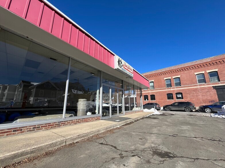 More Photos Of 94-96 Cabot St, Beverly Storefront Retail Office For Lease