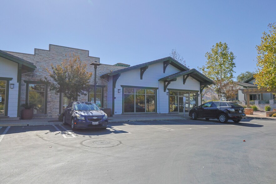 More Photos Of 29105-29125 Canwood St, Agoura Hills Restaurant For Lease