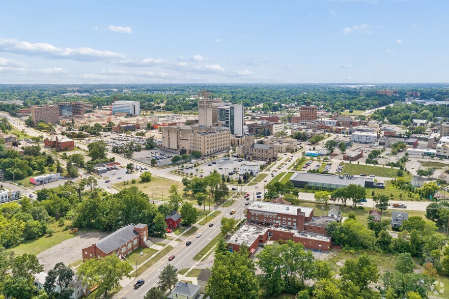 More Photos Of 131 University Dr, Pontiac Health Club For Sale