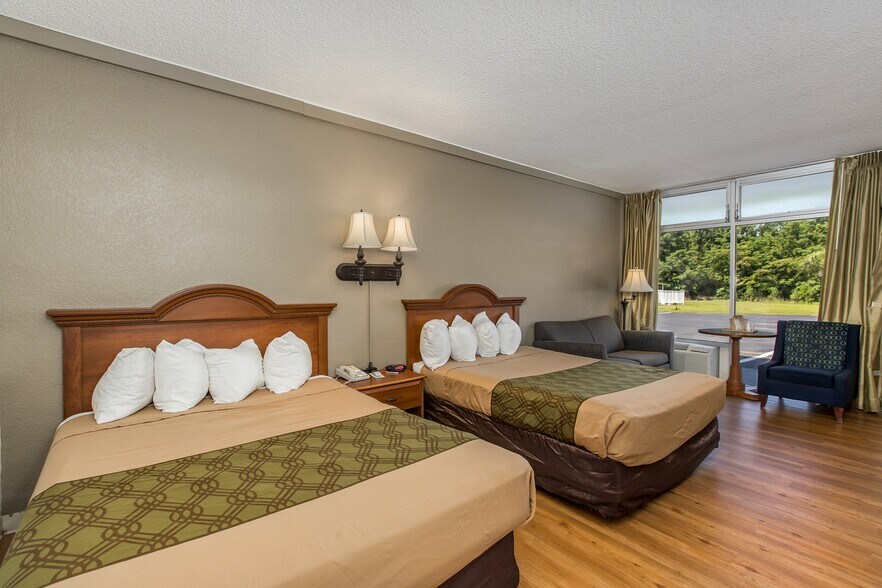More Photos Of 178 SW Florida Gateway Dr, Lake City Hotel For Sale